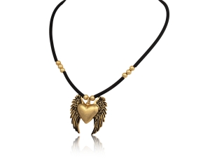 Rubber necklace with heart, with black and gold wings (C24/LAT/26/1AU)