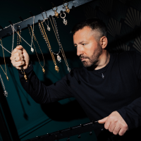 Naszyjnik z onyksów, z połówką mikrofonu z kolekcji Colibra x Pan Lektor (C24/PAN/04) - 42.png