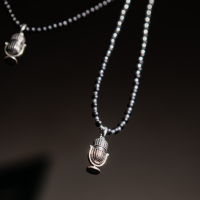 Naszyjnik z onyksów, z połówką mikrofonu z kolekcji Colibra x Pan Lektor (C24/PAN/04) - 20.png