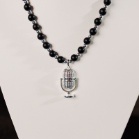 Naszyjnik z onyksów, z połówką mikrofonu z kolekcji Colibra x Pan Lektor (C24/PAN/04) - 28.png