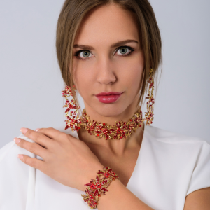 Bransoletka z kwiatowym wzorem z kryształkami z kolekcji Blossom (B24/JES/02/3AU)