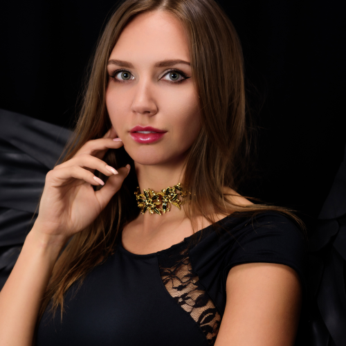 Naszyjnik z kwiatowym wzorem z kryształkami z kolekcji Blossom (C24/JES/02/2AU) - Projekt bez nazwy - 2025-05-26T103932.677.png