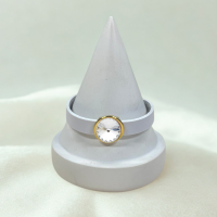 Skórzana, biała bransoletka z kryształem Primero (B24/JES/77AU) - Projekt bez nazwy - 2025-07-16T151933.307.png