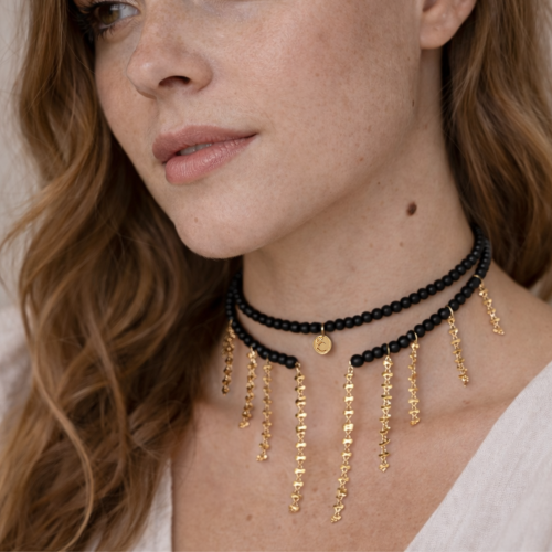 Elastyczny choker z onyksów, z wiszącymi łańcuszkami (C25/MEM/10AU) - Nagłówek (31).png