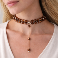 Choker z krawatką, z czekoladowych koralików, z dodatkiem satynowych, beżowych pereł (C25/KOR/13/1AU) - Nagłówek (45).png