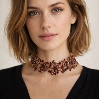 Choker czerwone kwiatuszki z kryształkami z kolekcji Blossom (C8157AU/1/CZ) - Nagłówek (5).jpg