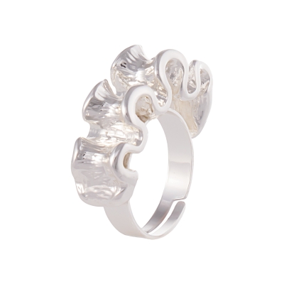 Regulowany, posrebrzany  pierścionek z falbanką (R25/JES/165AG)