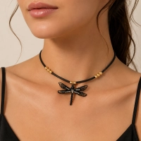Kauczukowy choker z ważką z kolekcji zdobioną kryształkami Preciosa (C21/LAT/80KOL) - Nagłówek – kopia – kopia.png